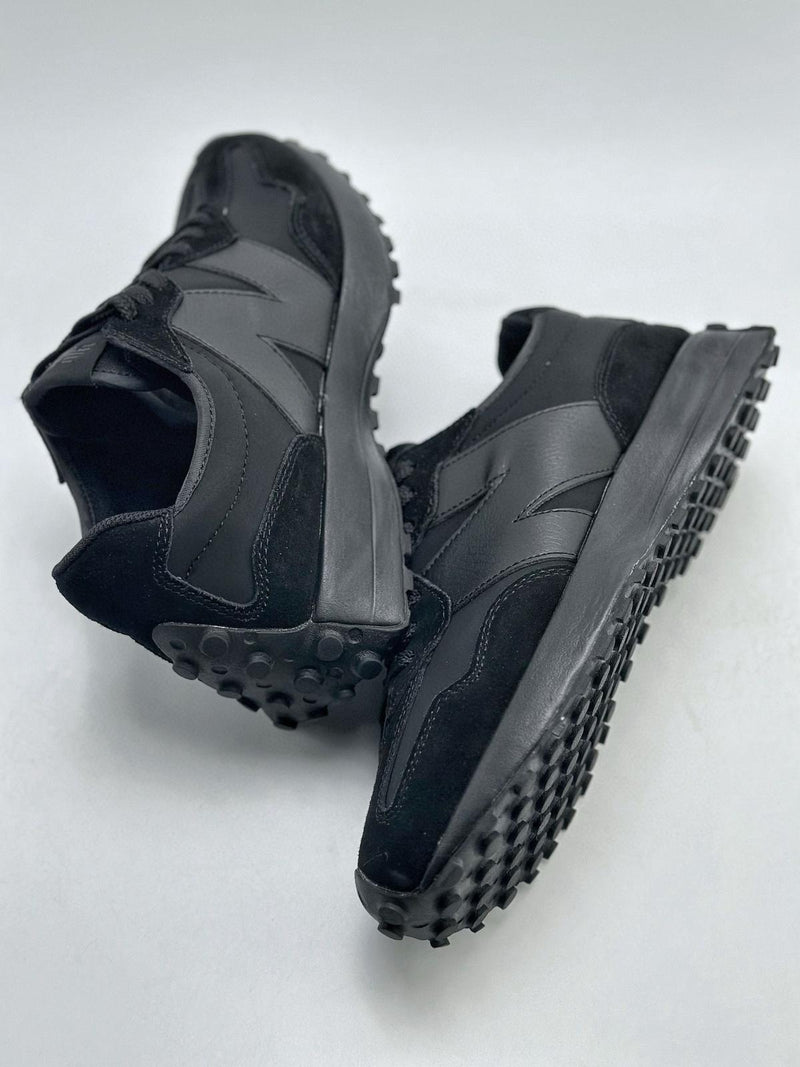 New Balance - 327 - Triple Black